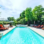 Hotel De Saugras 2*