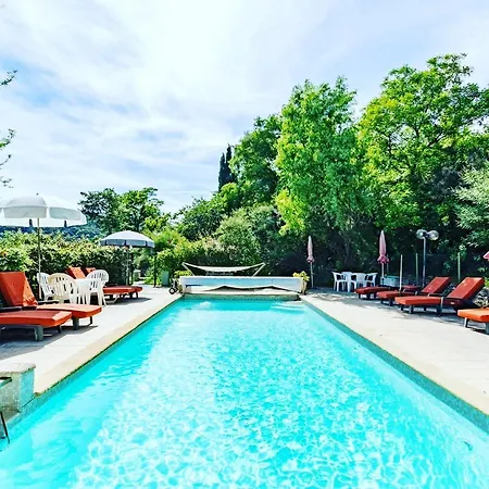 Hotel De Saugras 2*